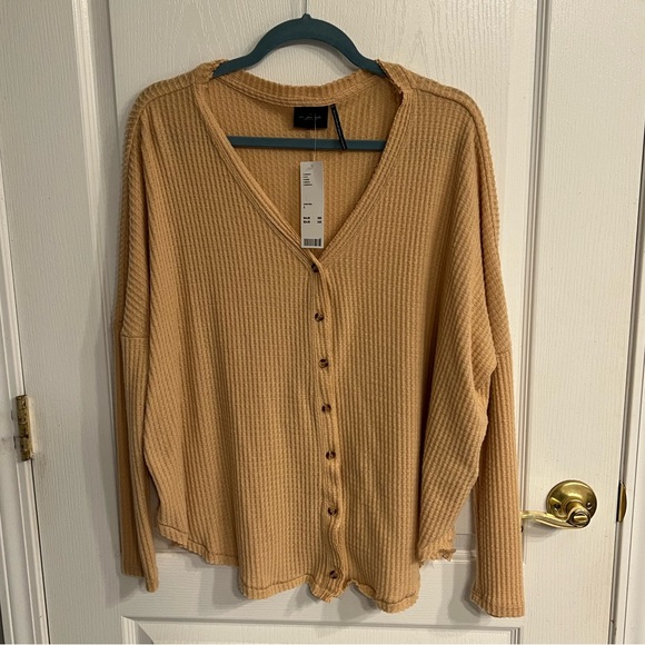 NWT out from under jojo oversized thermal button-front top - Picture 2 of 4